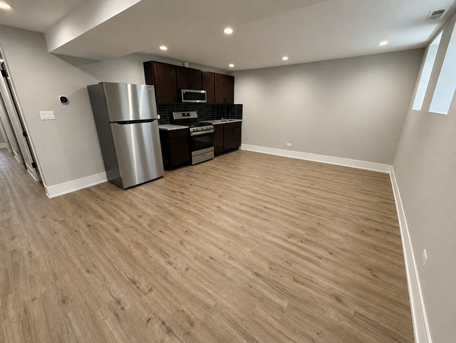 Building Photo - 3452Walnut Unit 3452-G