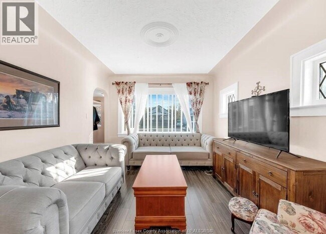 Photo - 2257 Charl Ave