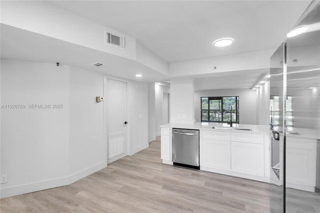 Photo - 14475 Strathmore Ln Unidad 305