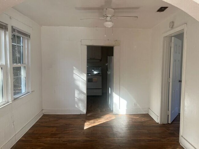 Photo - 3bedrooms 1 Bath Single Family Home Available