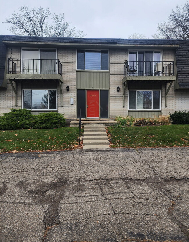 Building Photo - 19820 W 12 Mile Rd Unit 24