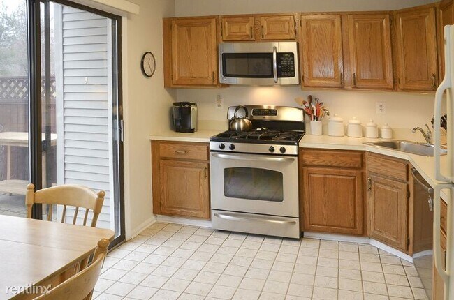 Photo - 3 br, 2.5 bath Townhome - 19 Woodward Lane