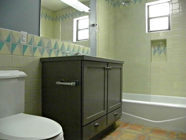 Photo - 512 Laguna Blvd SW