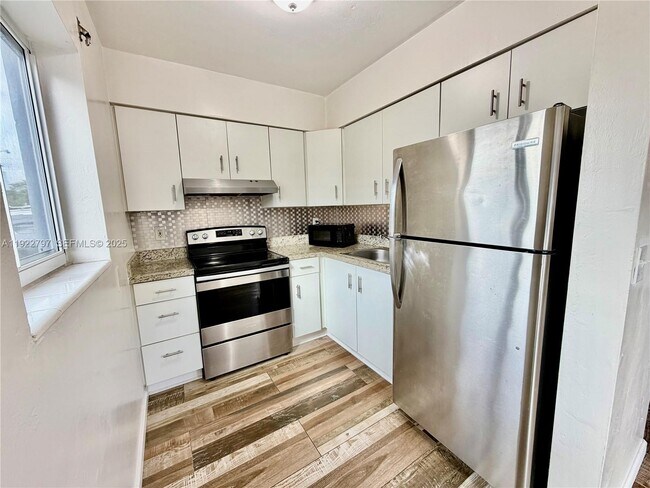 Photo - 1821 N 17th Ct Unit 21