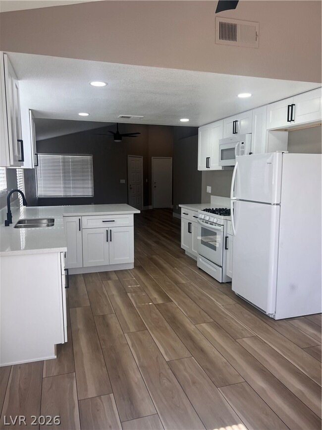 Building Photo - 1369 Torington Dr