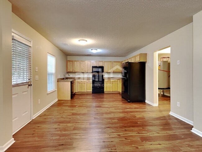 Photo - 101 Ducane St