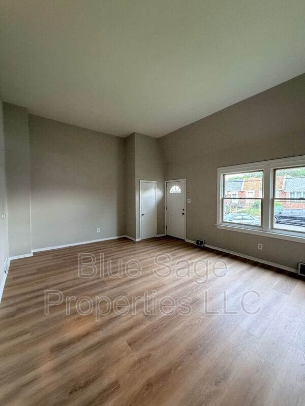 Photo - 117 Ervin Ave
