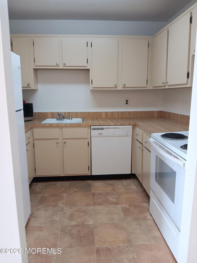 Building Photo - 260 Ocean Ave Unit 6B