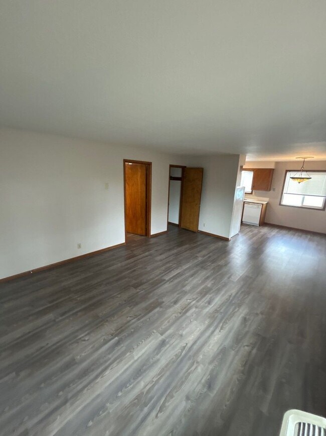 Photo - 1359 Fir St S