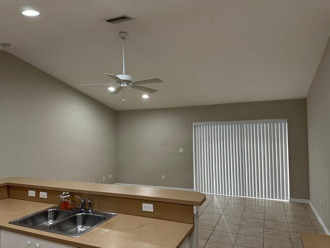Photo - 558 SE 5th Ave