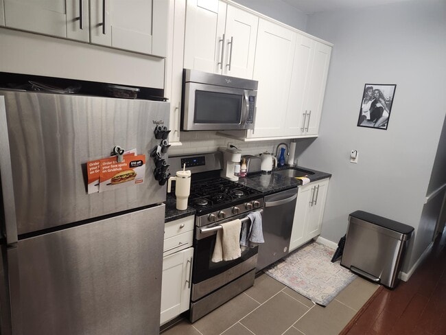 Building Photo - 811 Park Ave Unit 6 Rental