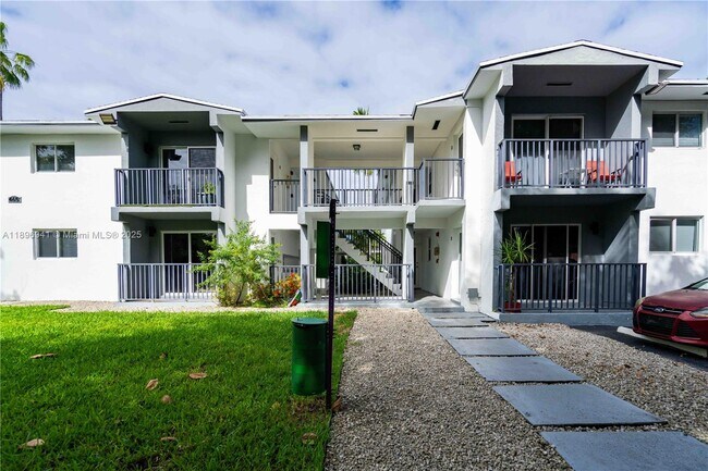 Photo - 465 NE 59th St Unit 26