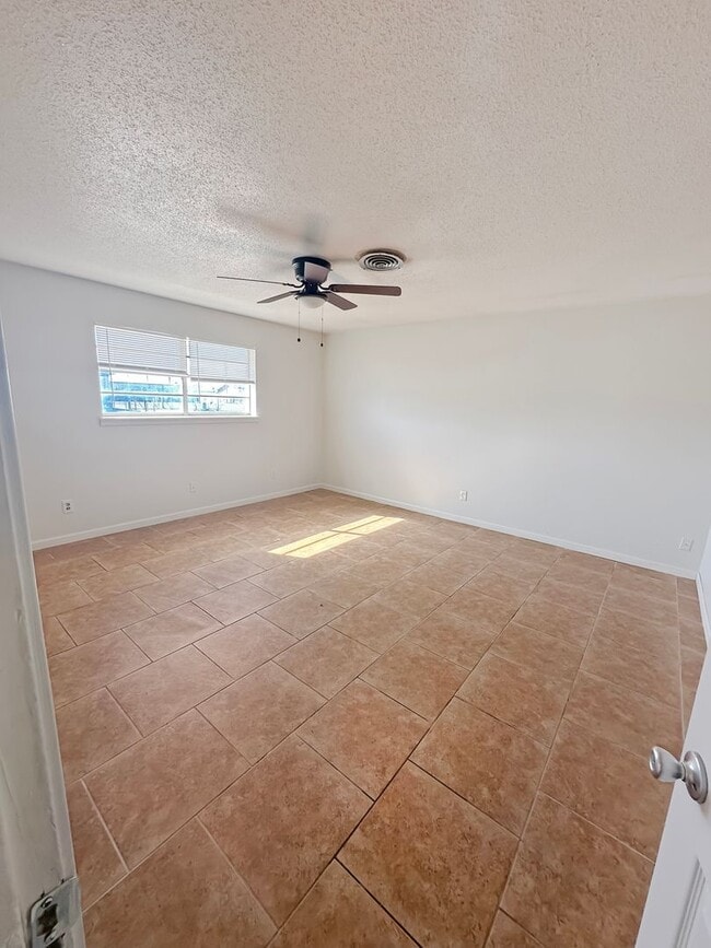 Photo - 612 E Sunset Dr
