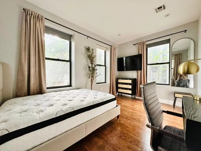 Photo - Furnished room/NOT APARTMENT Unit 8