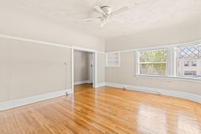 Photo - Spacious Beautiful Mosswood Residence w/ Parking & Master Suite Unit 514-03