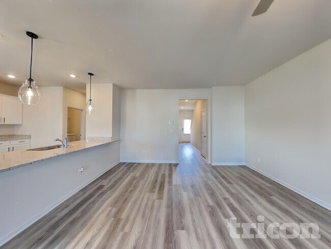 Photo - 108 Avondale Blvd SE