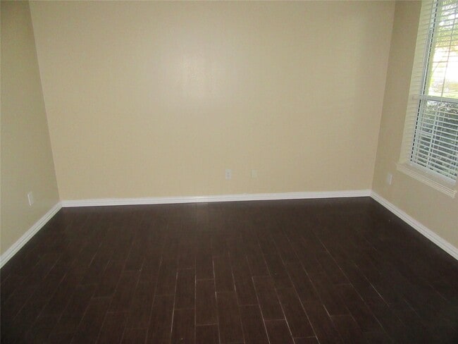 Photo - 914 Ivory Ridge Ln