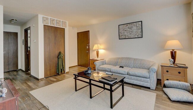 Photo - Grand Avenue Apartments