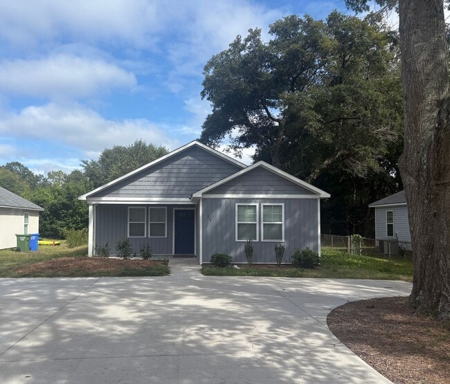 Building Photo - 111 Avondale Ave