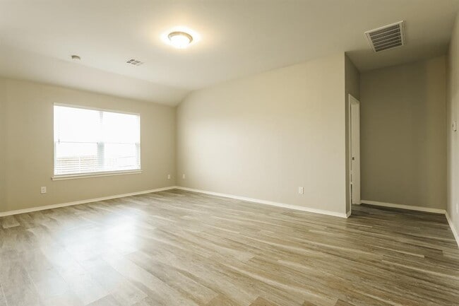 518 Crystal Ln