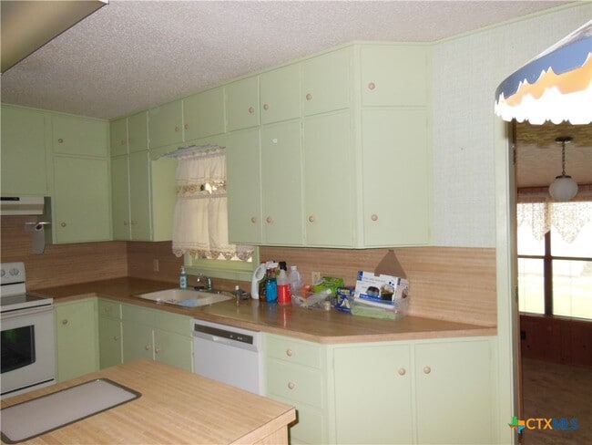 Photo - 391 Oakcrest Dr