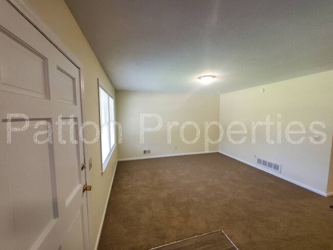 Photo - 2025 Apple Valley Rd Unit B