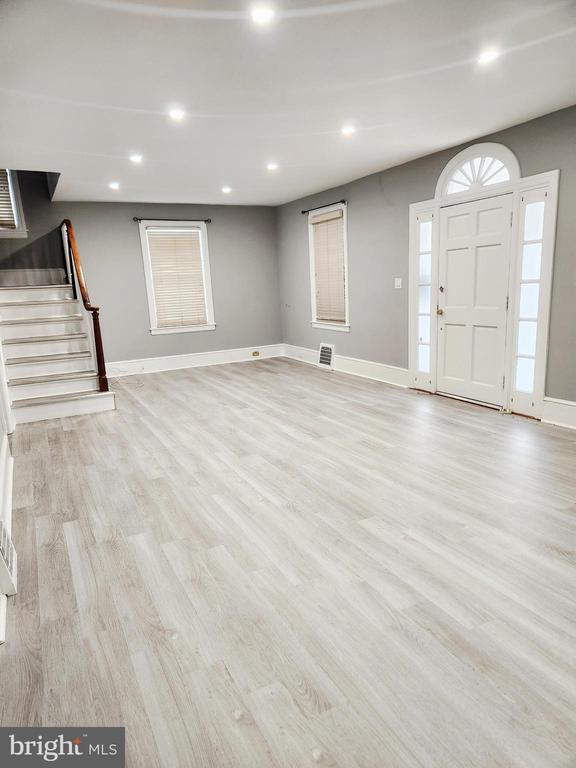 Photo - 80 E Main St