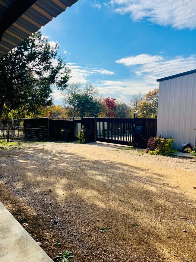 Photo - ALL BILLS INCLUDED!!! Studio Apartment - Country Living at its Best - FURNISHED