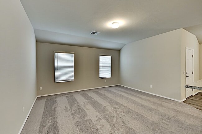 Photo - Very Nice 3 Bedroom 2 Bath Home in Yukon Schools