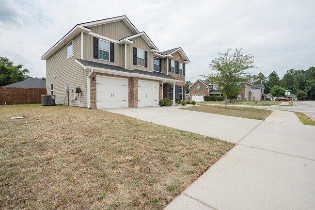 Photo - 717 Highgrove Ct