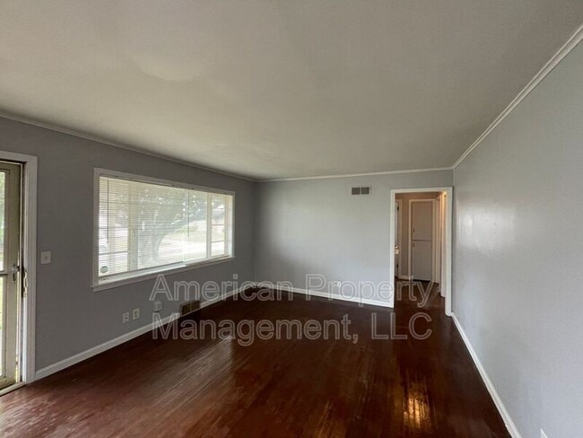 Photo - P2-1Q- 6128 E. 17th St