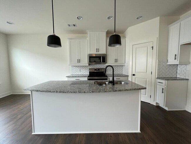 Photo - 3 bedroom Townhome in Auburn