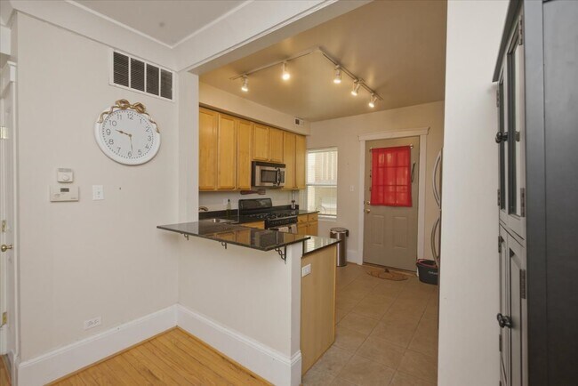 Photo - 1849 W Greenleaf Ave Unit 2N