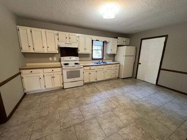 Photo - Renovated 1 Bedroom 1 Bath Loft for Rent!!