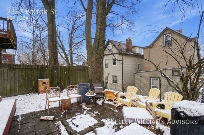 Photo - 2357 Victor St