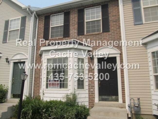 Building Photo - Pet Friendly, 2 br 1.5 bath Town home. Ava...