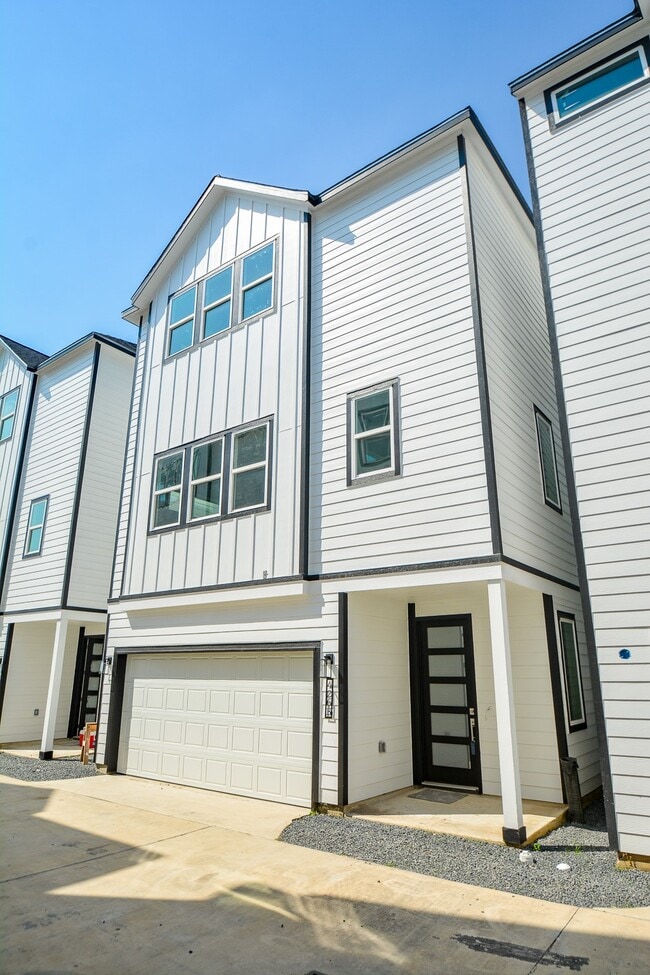 Photo - 426 Sikes St