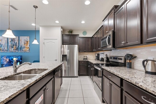 Photo - 2428 Dubai St