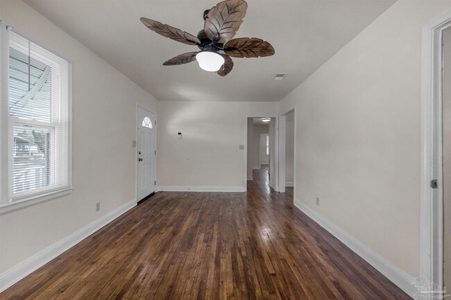 Photo - 303 SE Gilliland Rd
