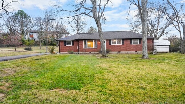 Photo - 2927 Hillhurst Dr