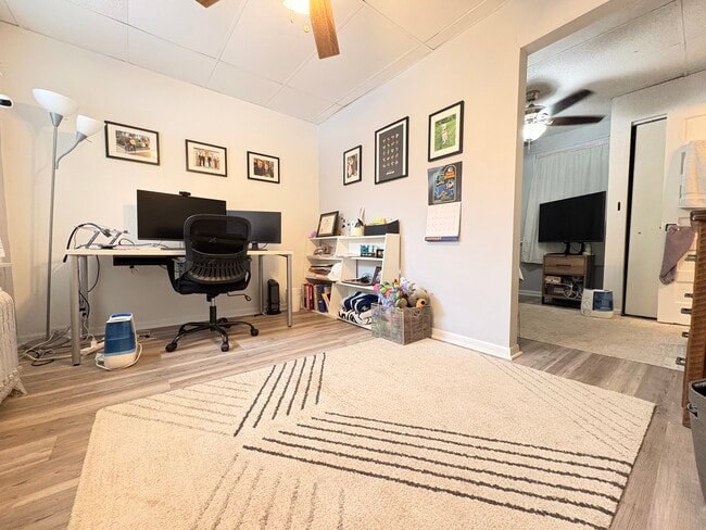 Photo - 5807 Hobart St Unit 5809 Hobart Apartment 4R