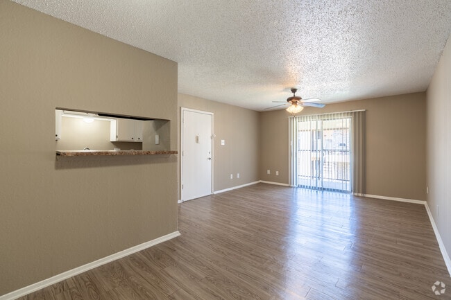 2BR, 2BA - 925SF - Living Room - The Creek