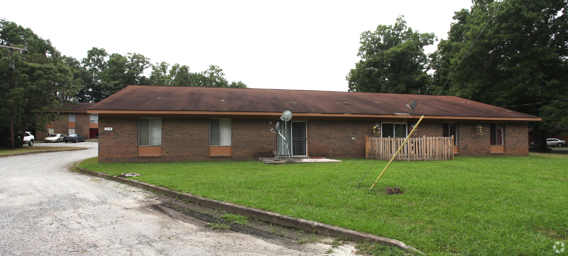 Oakwood Apartments - Oakwood Apartments