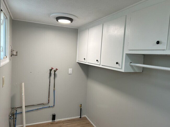 Photo - 3 Bed Single Family with Huge Kitchen and ...