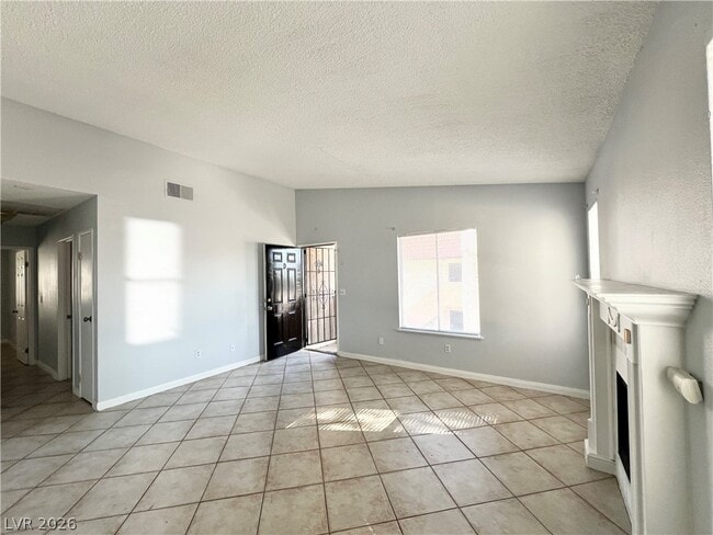 Photo - 5096 Spencer St