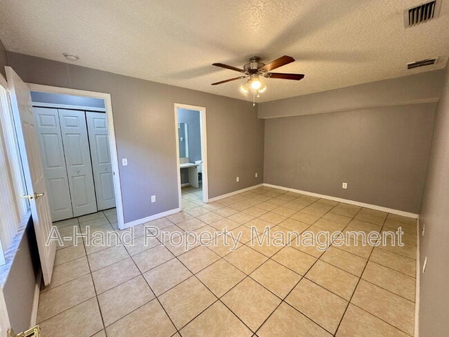 Photo - 2725 Fan Palm Dr Unidad B