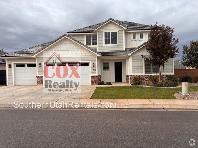 Building Photo - Beautiful 5 bed | 4 bath | 3 Car Garage Cu... Rental