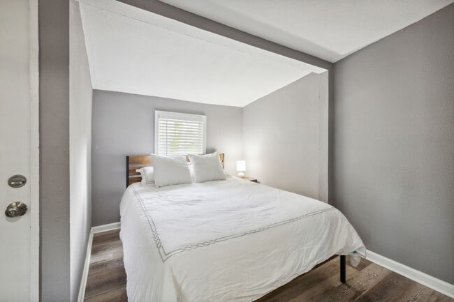 Photo - 1271 Hart St