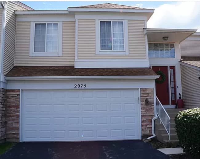 Building Photo - 2075 College Green Dr