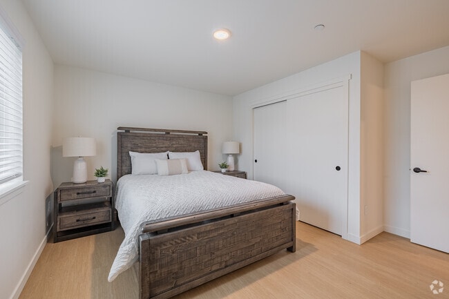 2BR, 1BA - 785SF - Second Bedroom